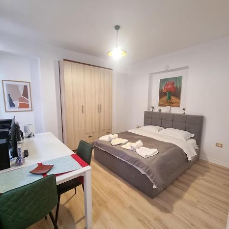 Cozy Apartment In City Center Tirana Esterno foto