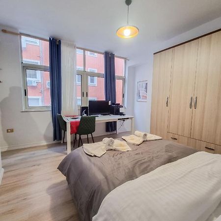 Cozy Apartment In City Center Tirana Esterno foto
