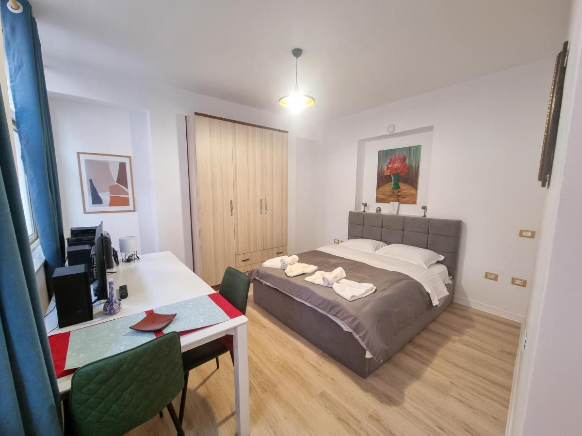 Cozy Apartment In City Center Tirana Esterno foto