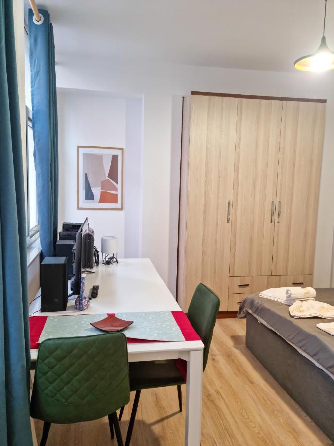 Cozy Apartment In City Center Tirana Esterno foto