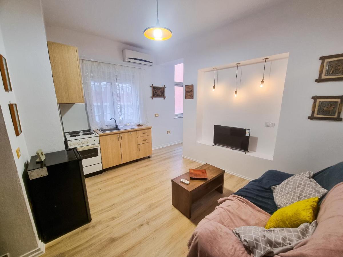 Cozy Apartment In City Center Tirana Esterno foto