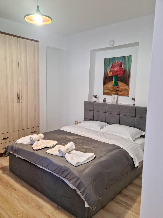 Cozy Apartment In City Center Tirana Esterno foto